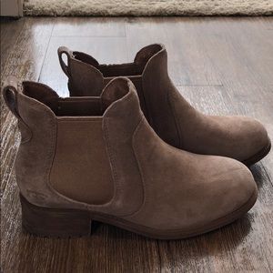 UGG Bonham Chelsea Bootie 6